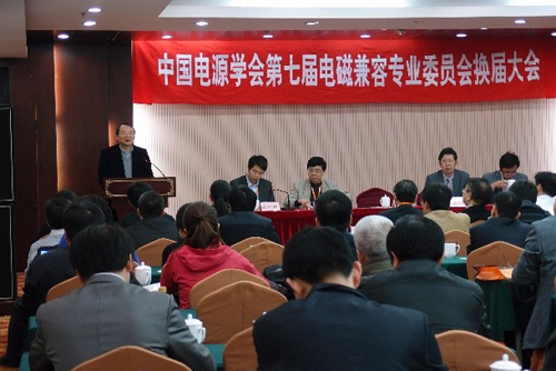 中國電源學(xué)會(huì )徐德鴻理事長(cháng)在大會(huì )上致辭